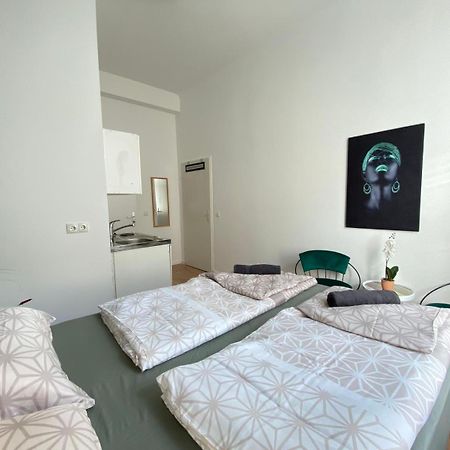8 Fully Equipped Studio Shared Apt W Terrace Margareten 维也纳 外观 照片